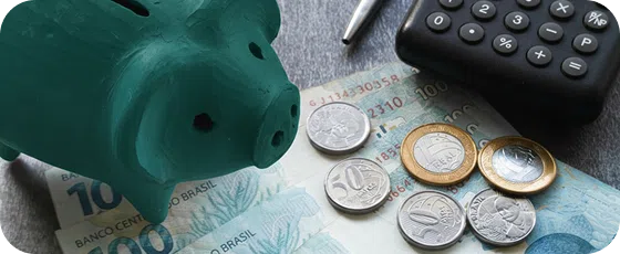 Pessoa acessando crédito pessoal online com a Quita